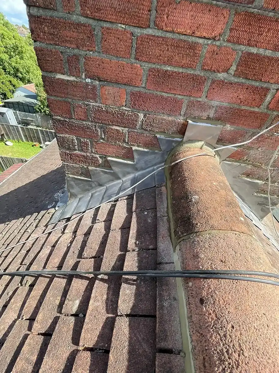 Roof with chimney and slates.